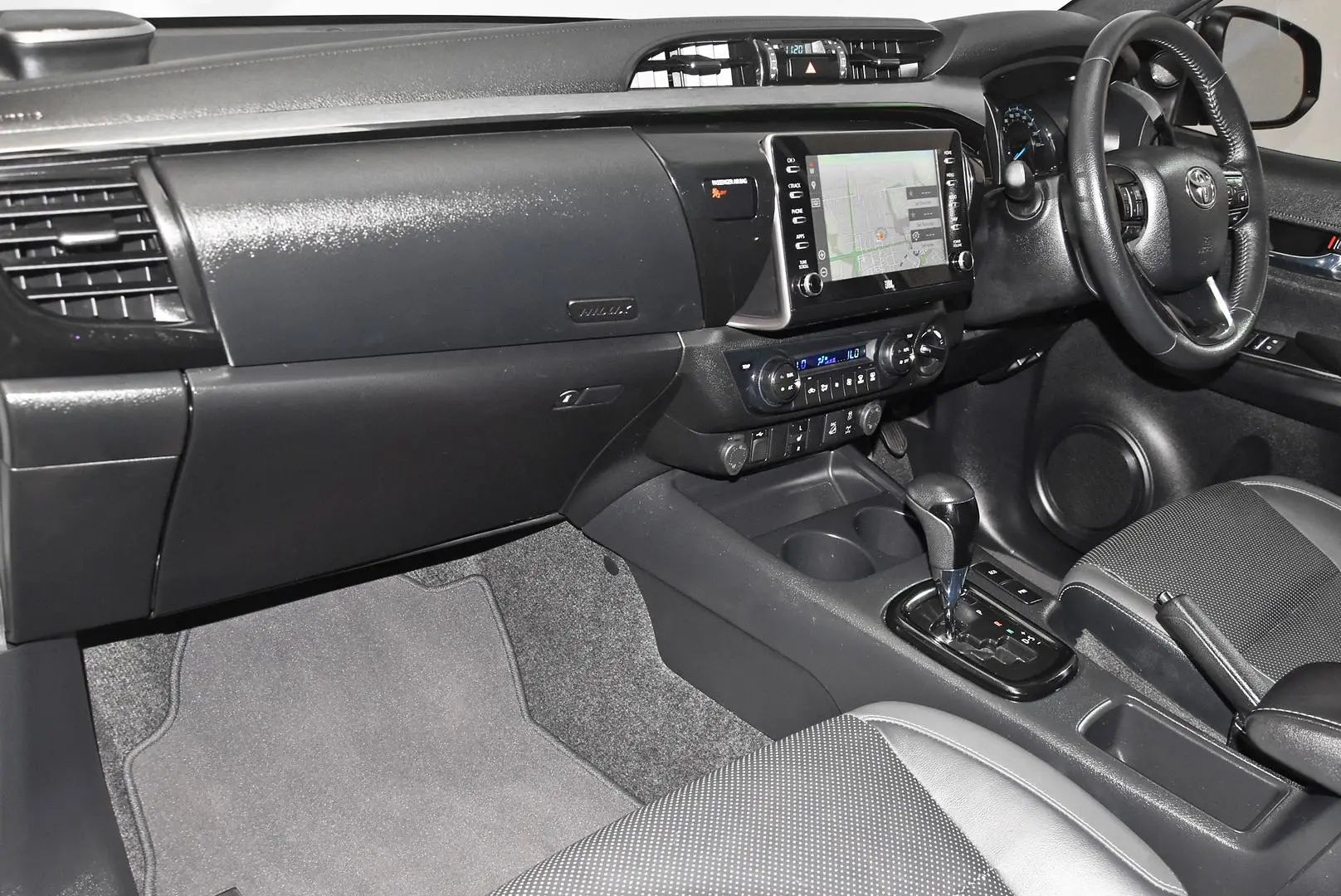 2022 Toyota Hilux Gallery Image 16