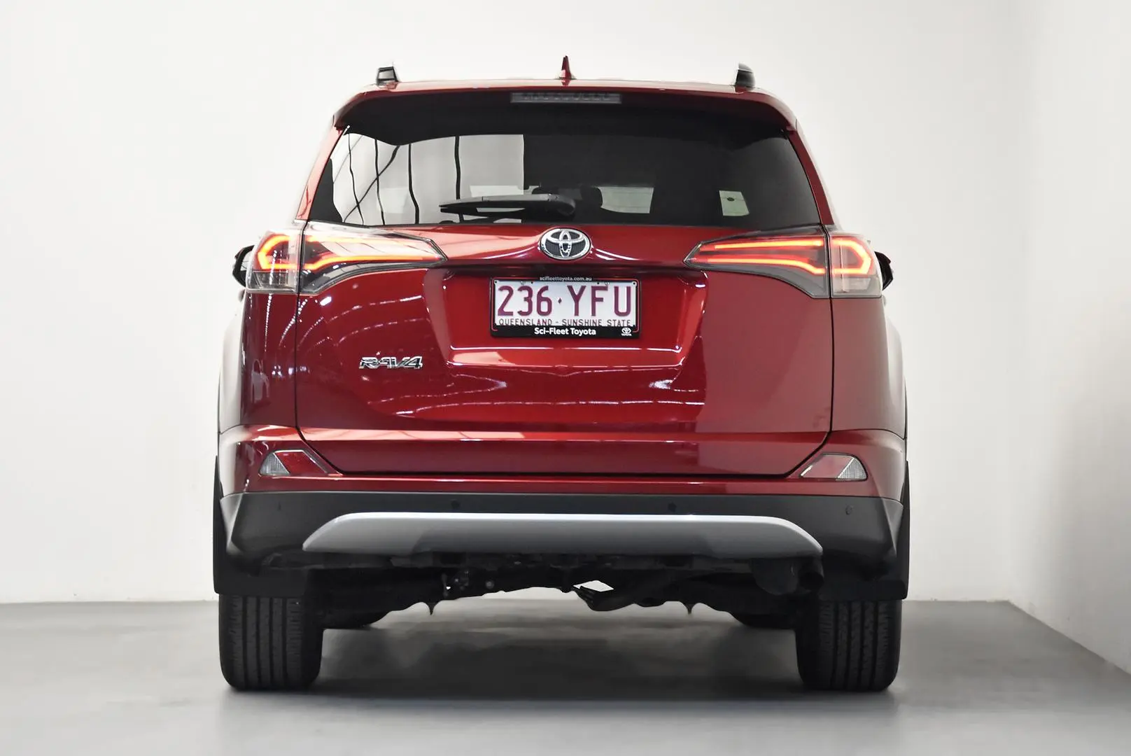 2018 Toyota RAV4 Gallery Image 6