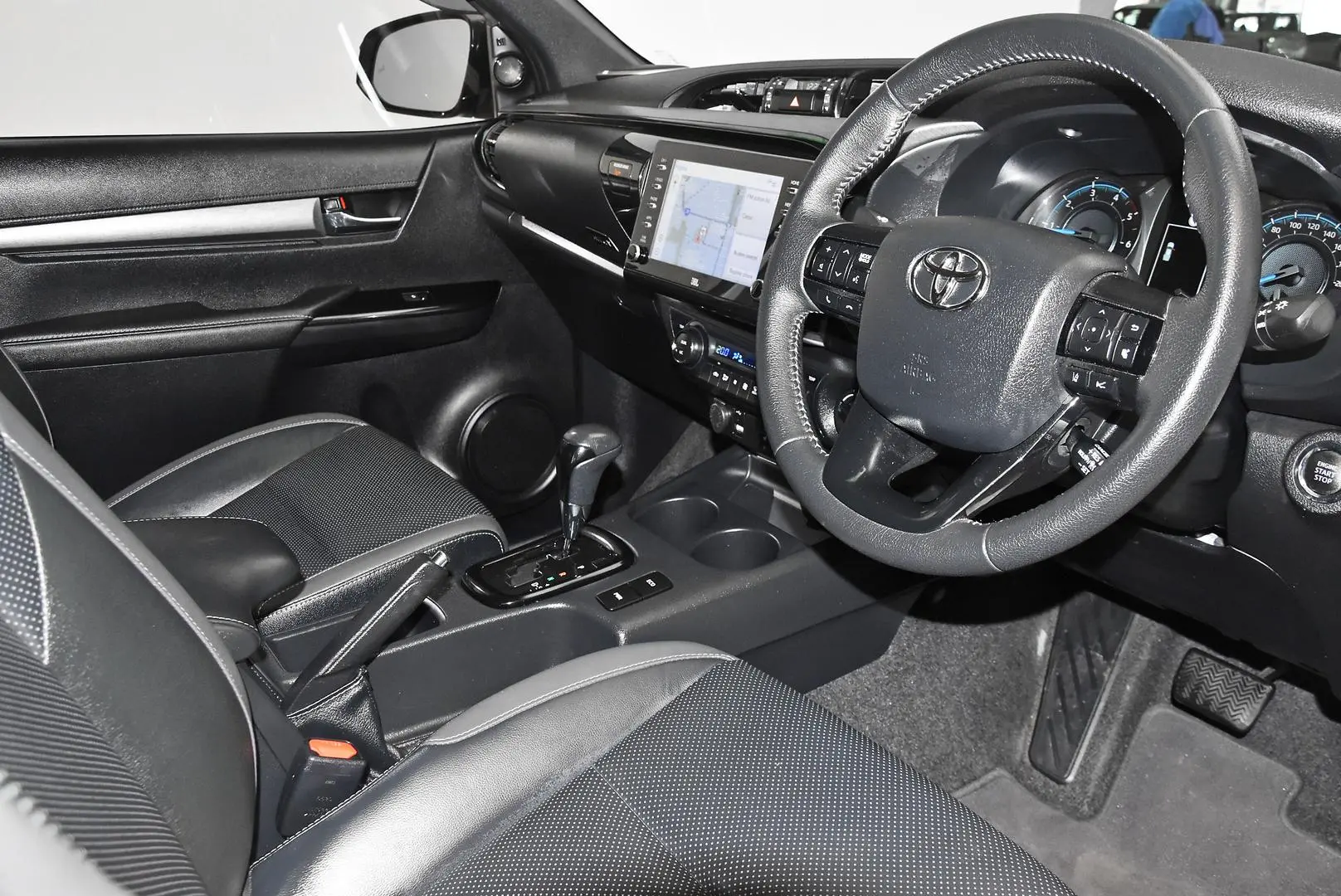 2023 Toyota Hilux Gallery Image 8