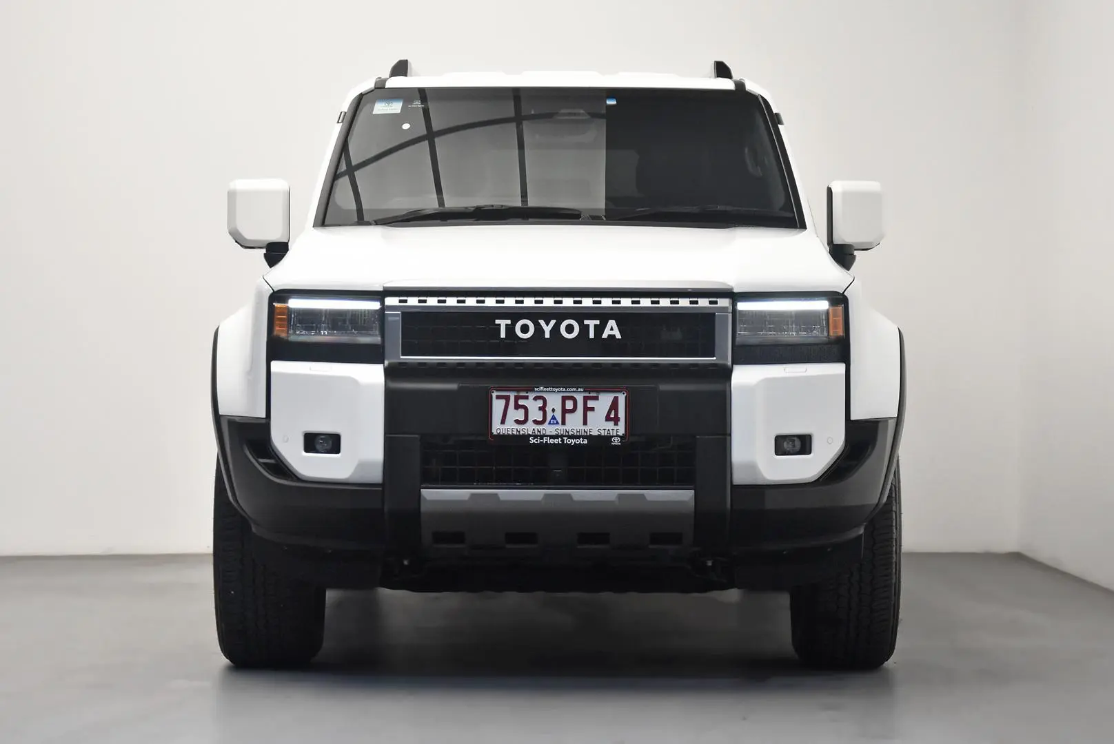 2025 Toyota Landcruiser Prado Gallery Image 2