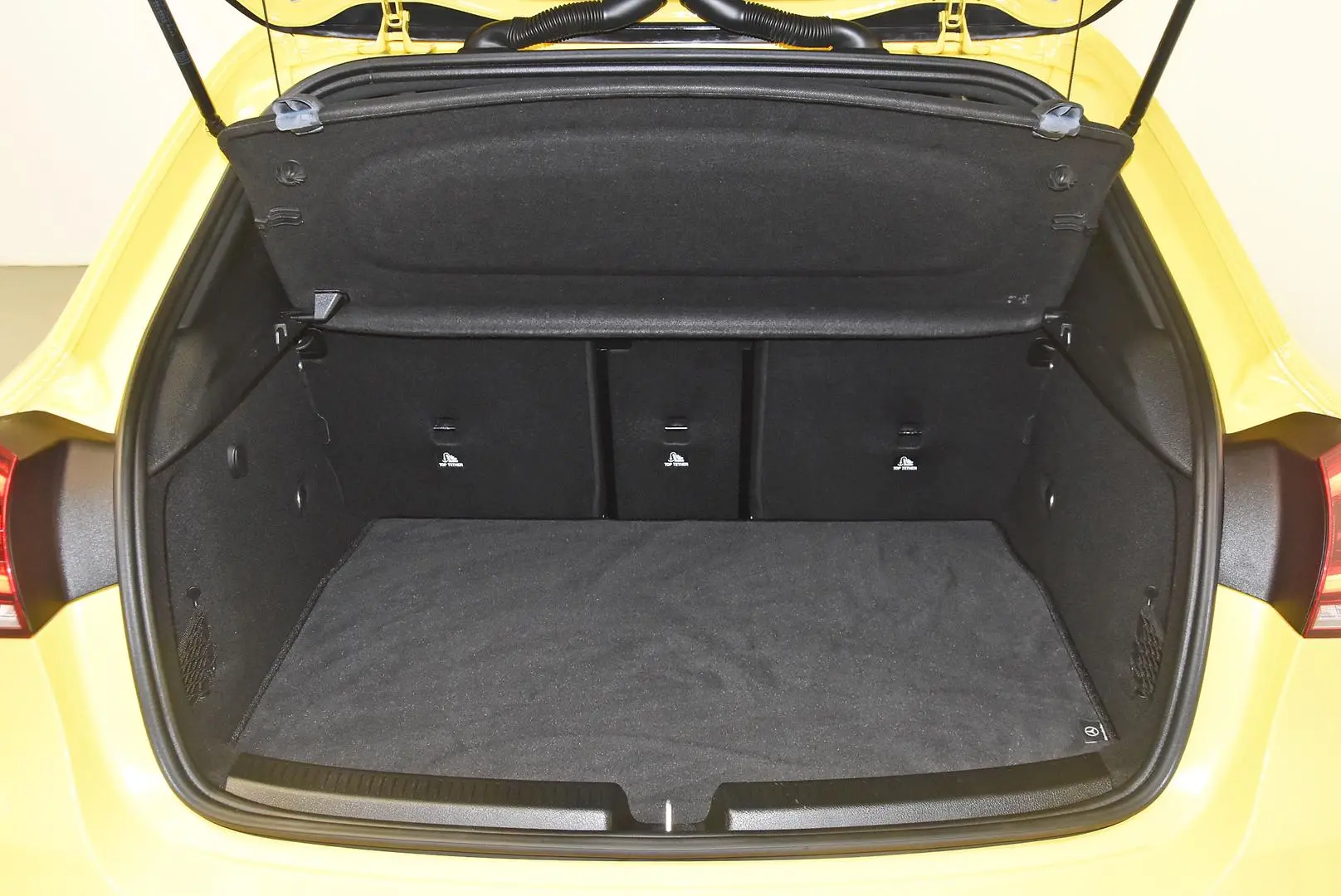 2020 Mercedes-Benz A-Class Gallery Image 20