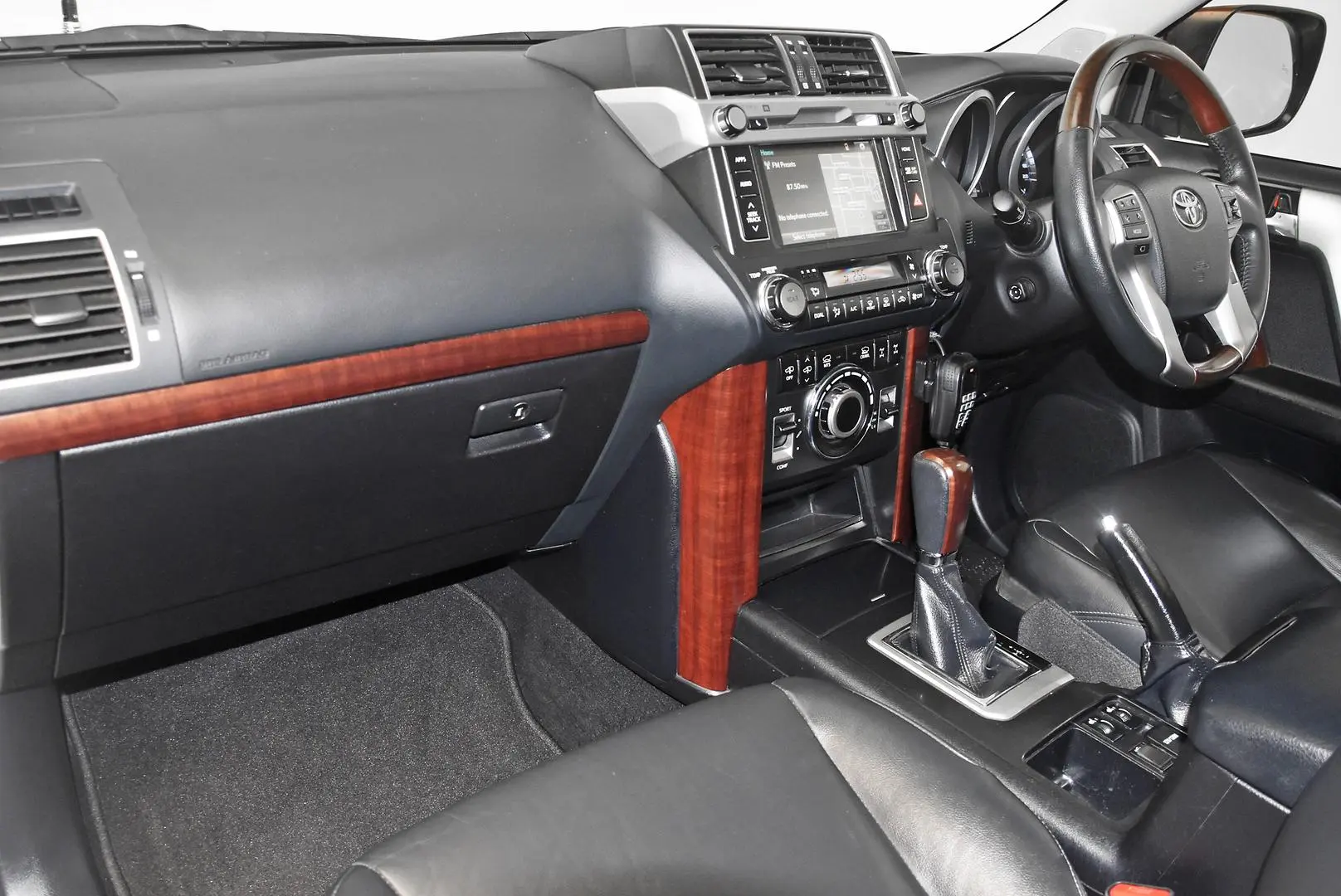 2016 Toyota Landcruiser Prado Gallery Image 17