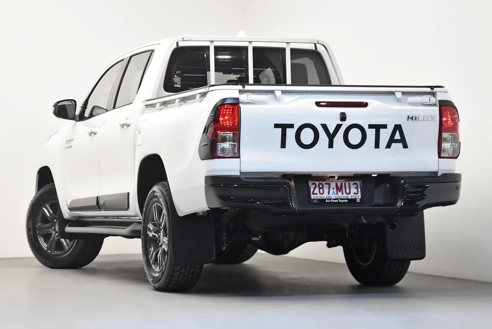 2025 Toyota Hilux Gallery Image 5