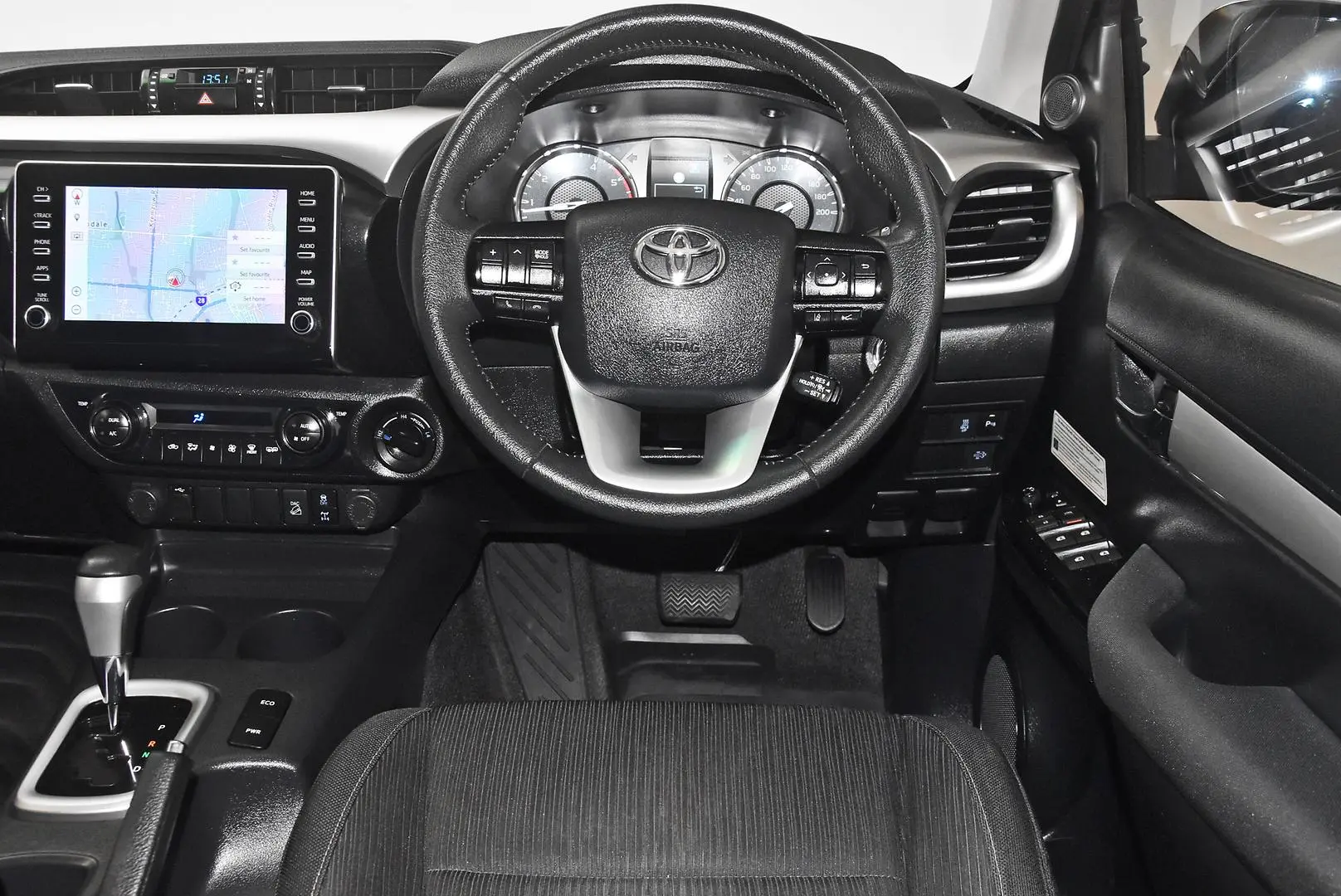 2022 Toyota Hilux Gallery Image 15