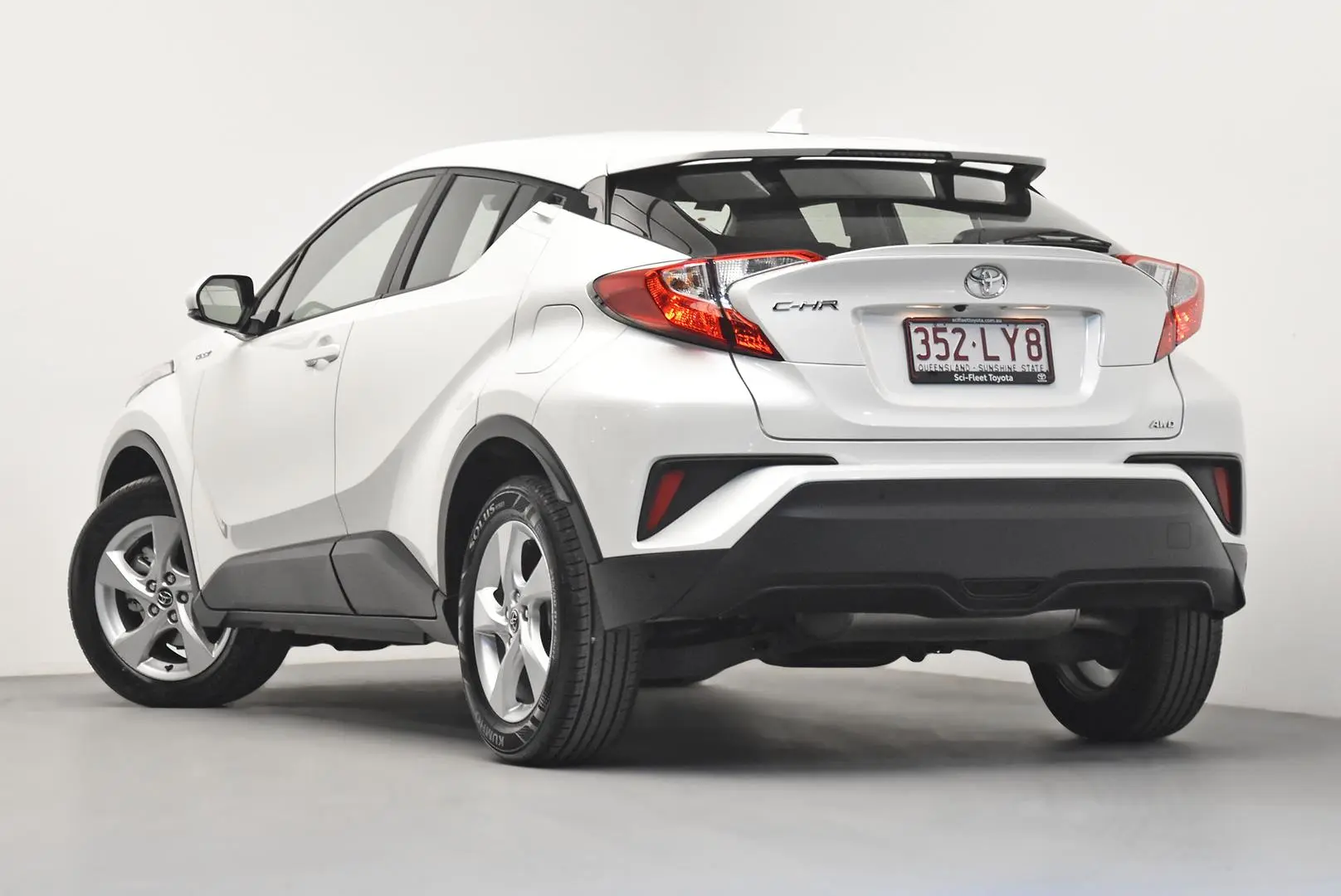 2019 Toyota C-HR Gallery Image 5