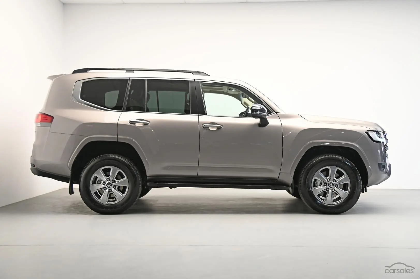 2023 Toyota Landcruiser Image 3