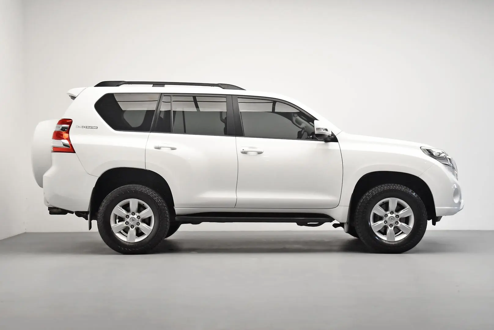 2014 Toyota Landcruiser Prado Gallery Image 3