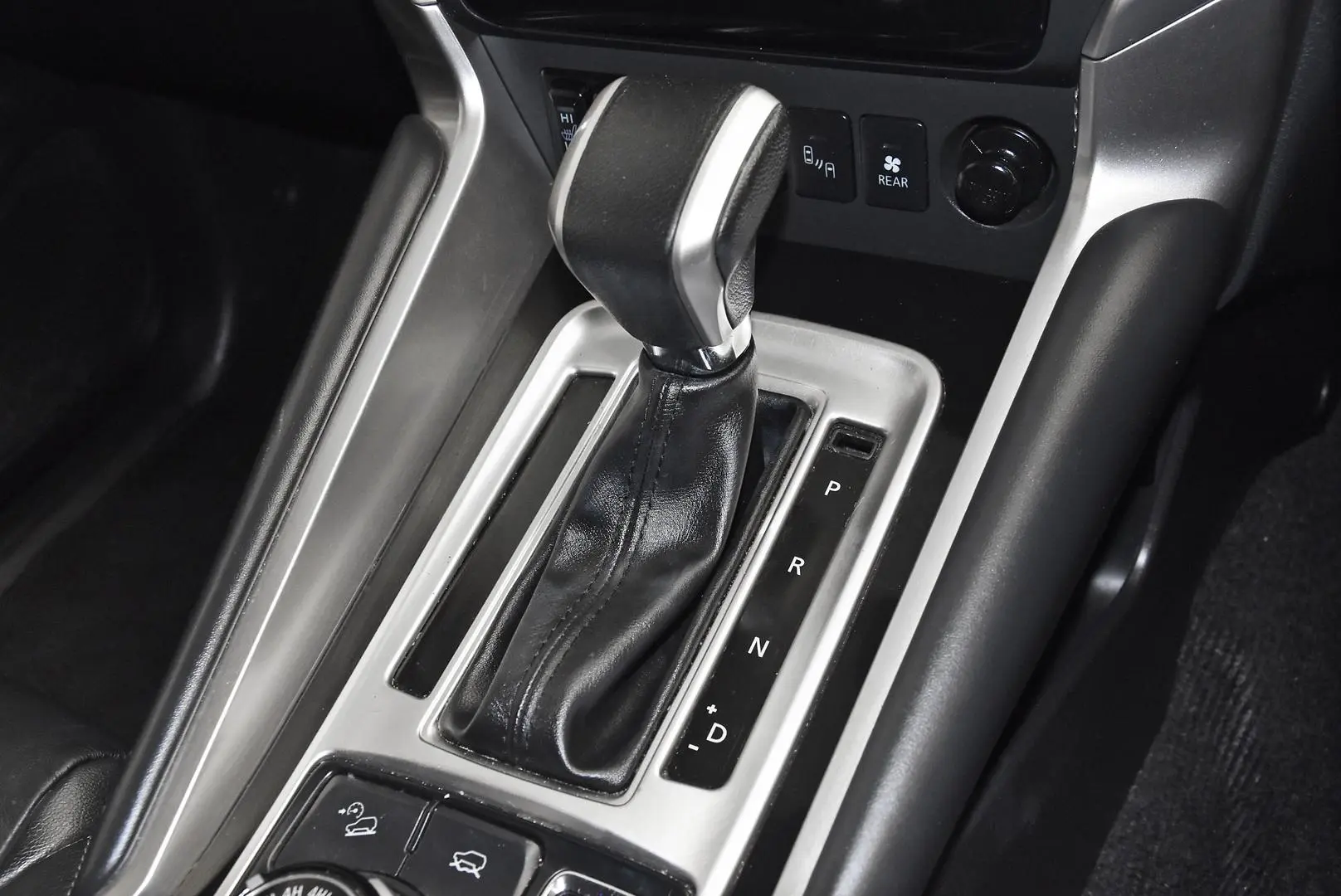 2018 Mitsubishi Pajero Sport Gallery Image 13