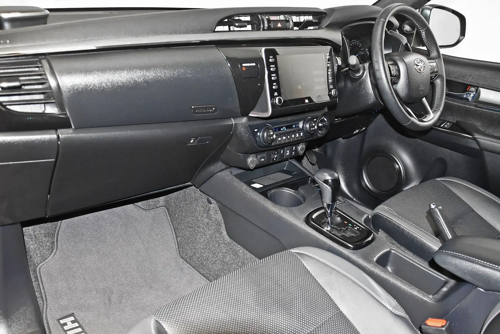 2024 Toyota Hilux Gallery Image 16
