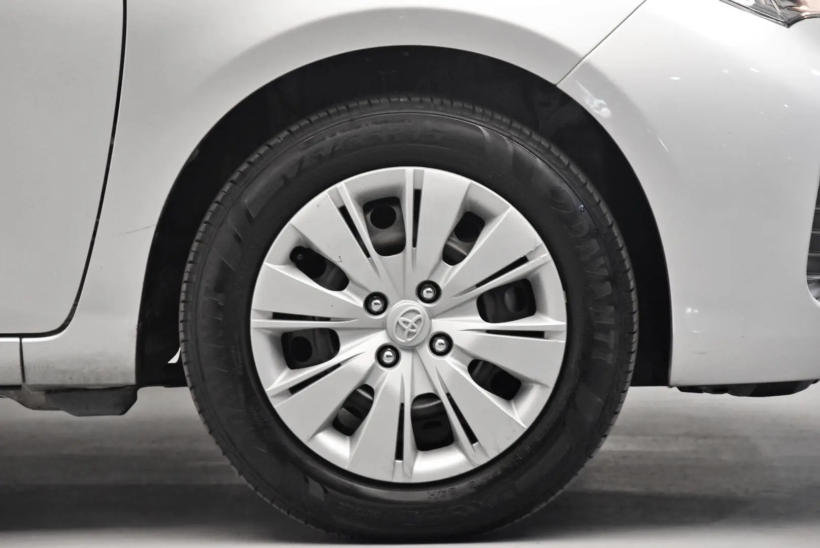 2015 Toyota Yaris Gallery Image 22
