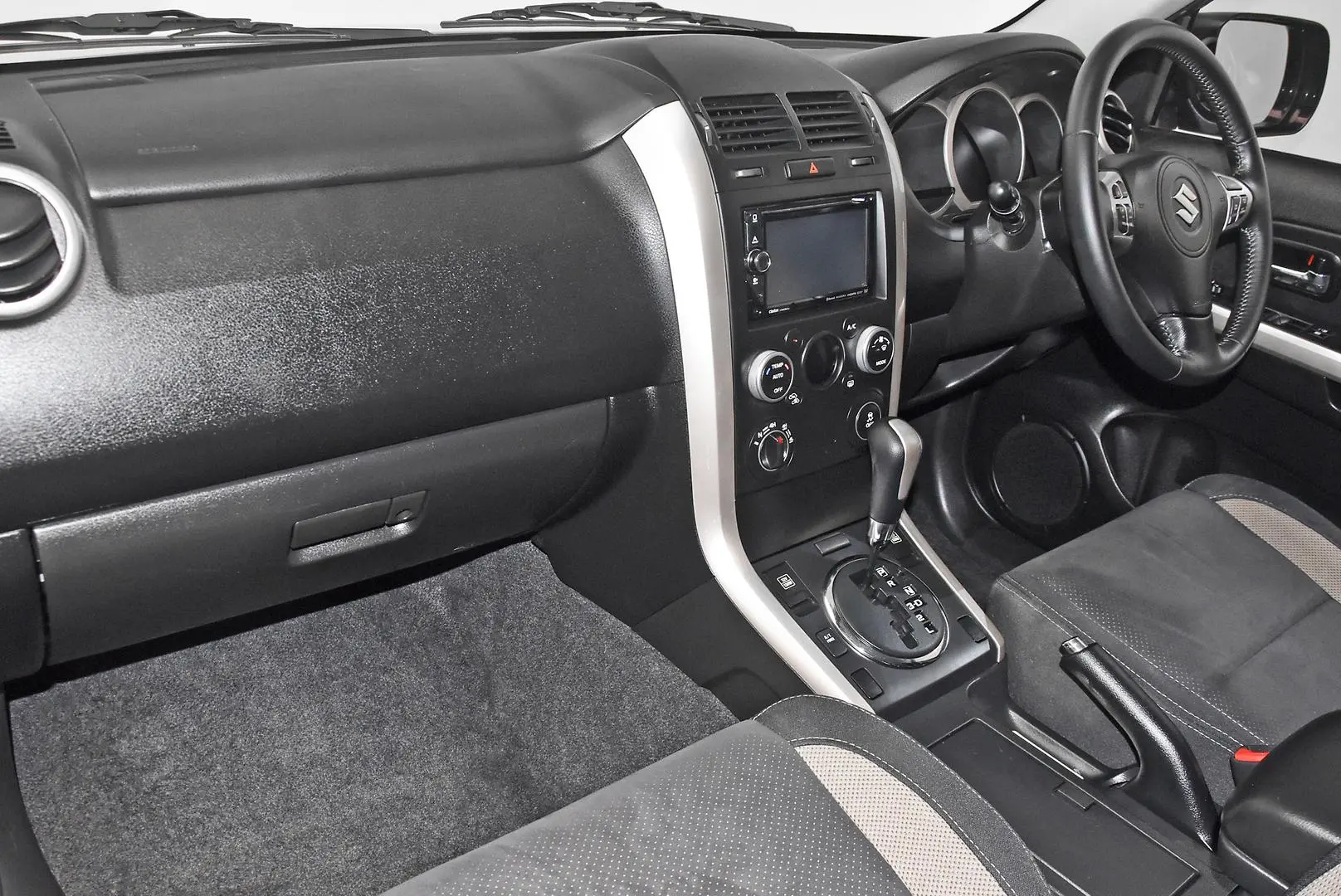 2017 Suzuki Grand Vitara Gallery Image 15