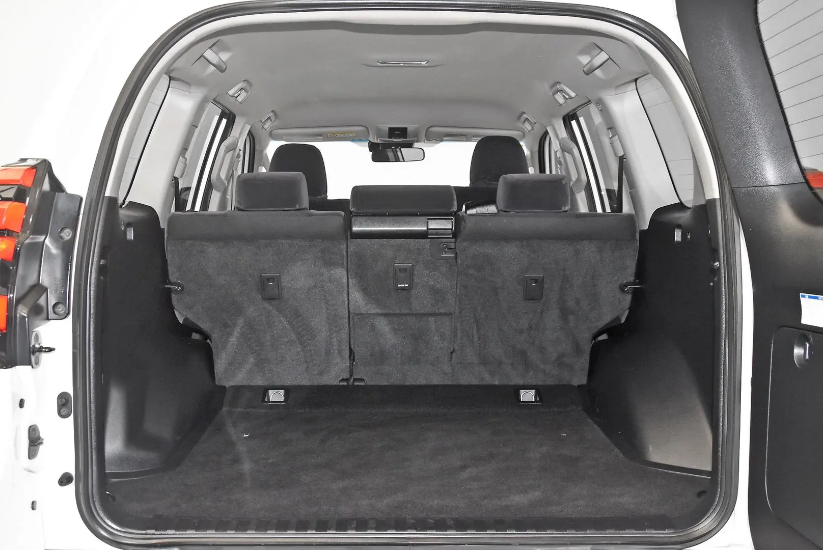 2022 Toyota Landcruiser Prado Gallery Image 19