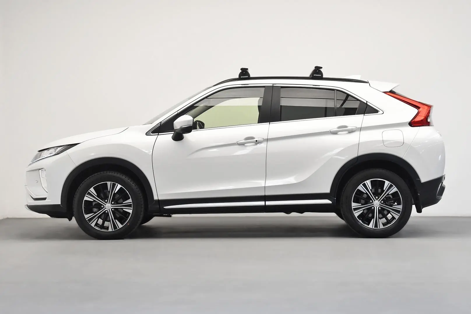 2018 Mitsubishi Eclipse Cross Gallery Image 4