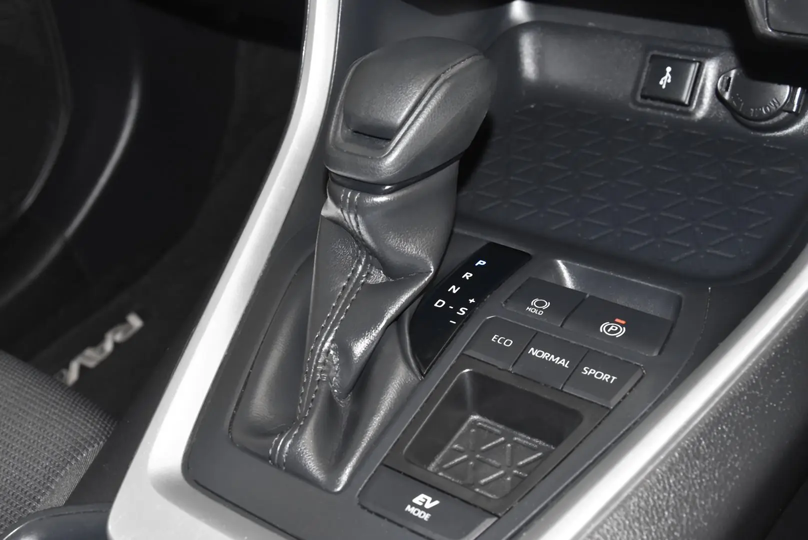 2020 Toyota RAV4 Gallery Image 14