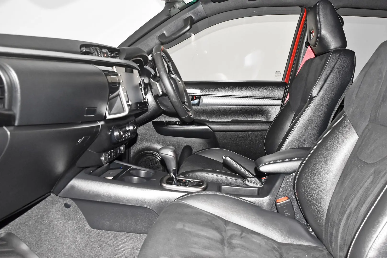 2024 Toyota Hilux Gallery Image 16