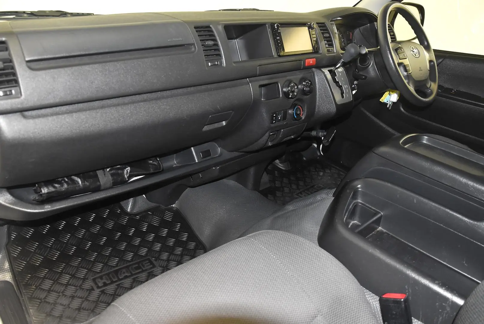 2017 Toyota Hiace Gallery Image 16