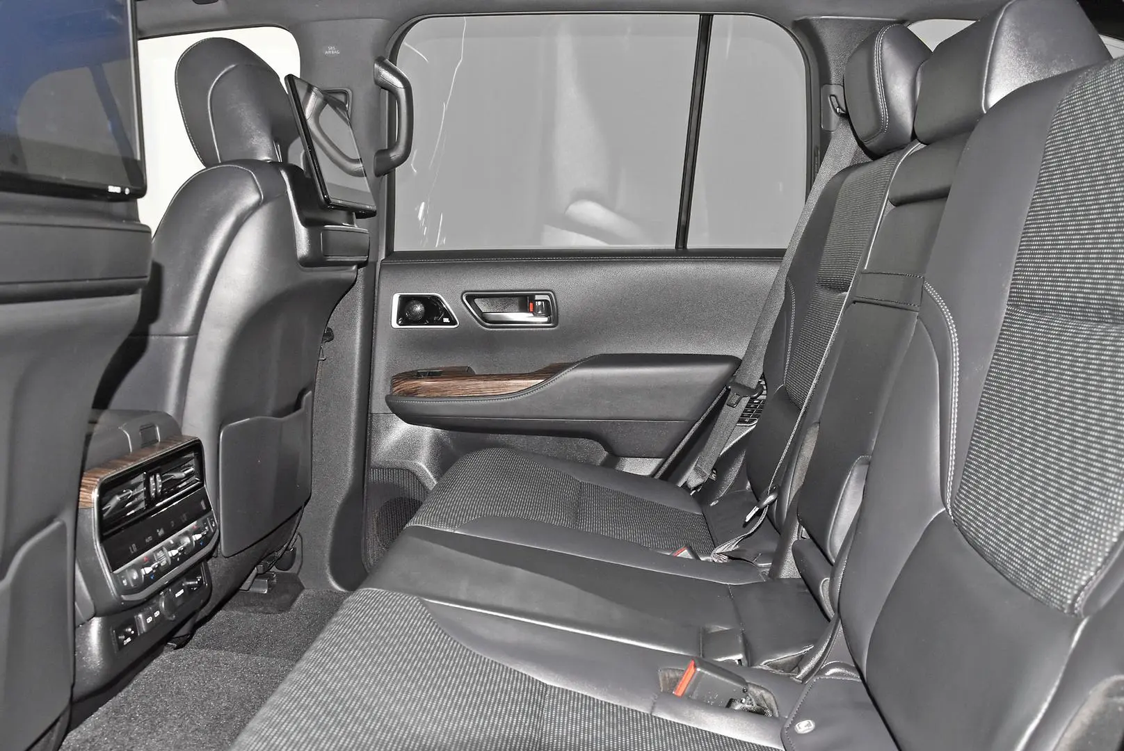 2022 Toyota Landcruiser Gallery Image 18