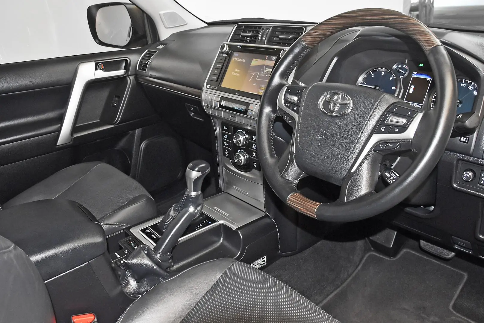 2017 Toyota Landcruiser Prado Gallery Image 8