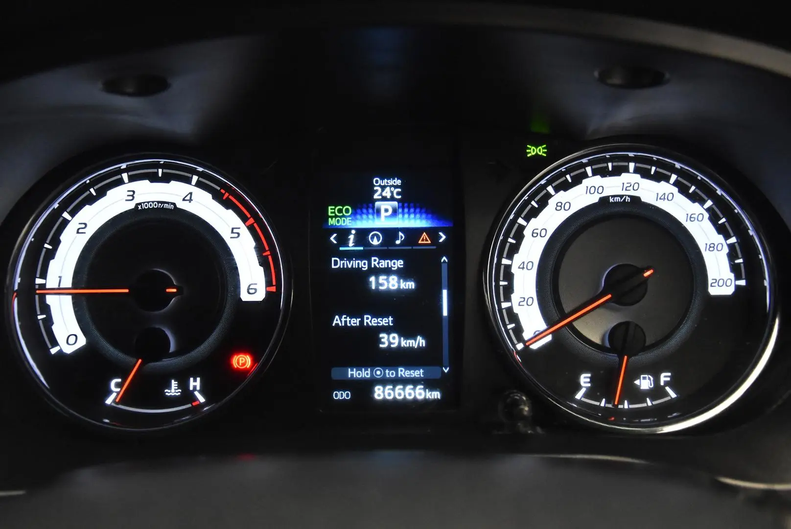 2018 Toyota Hilux Gallery Image 10