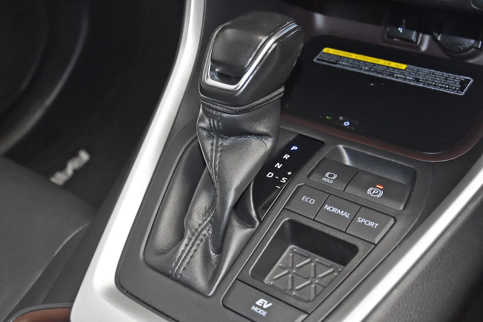 2020 Toyota RAV4 Gallery Image 16