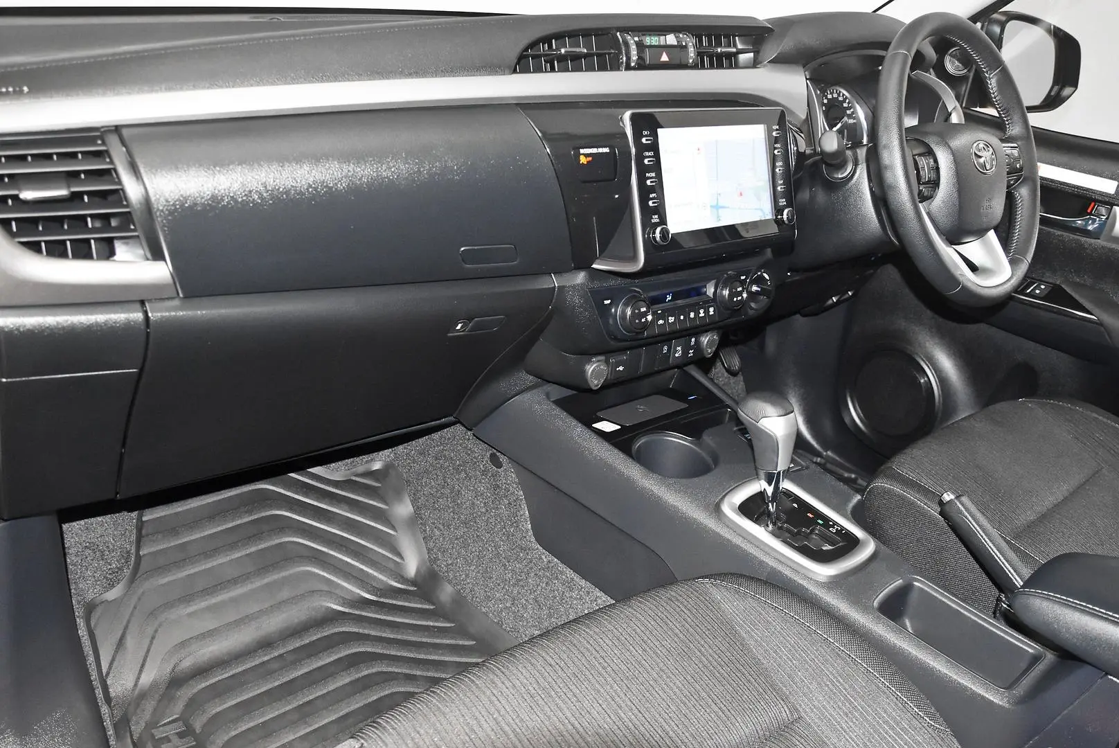 2025 Toyota Hilux Gallery Image 17