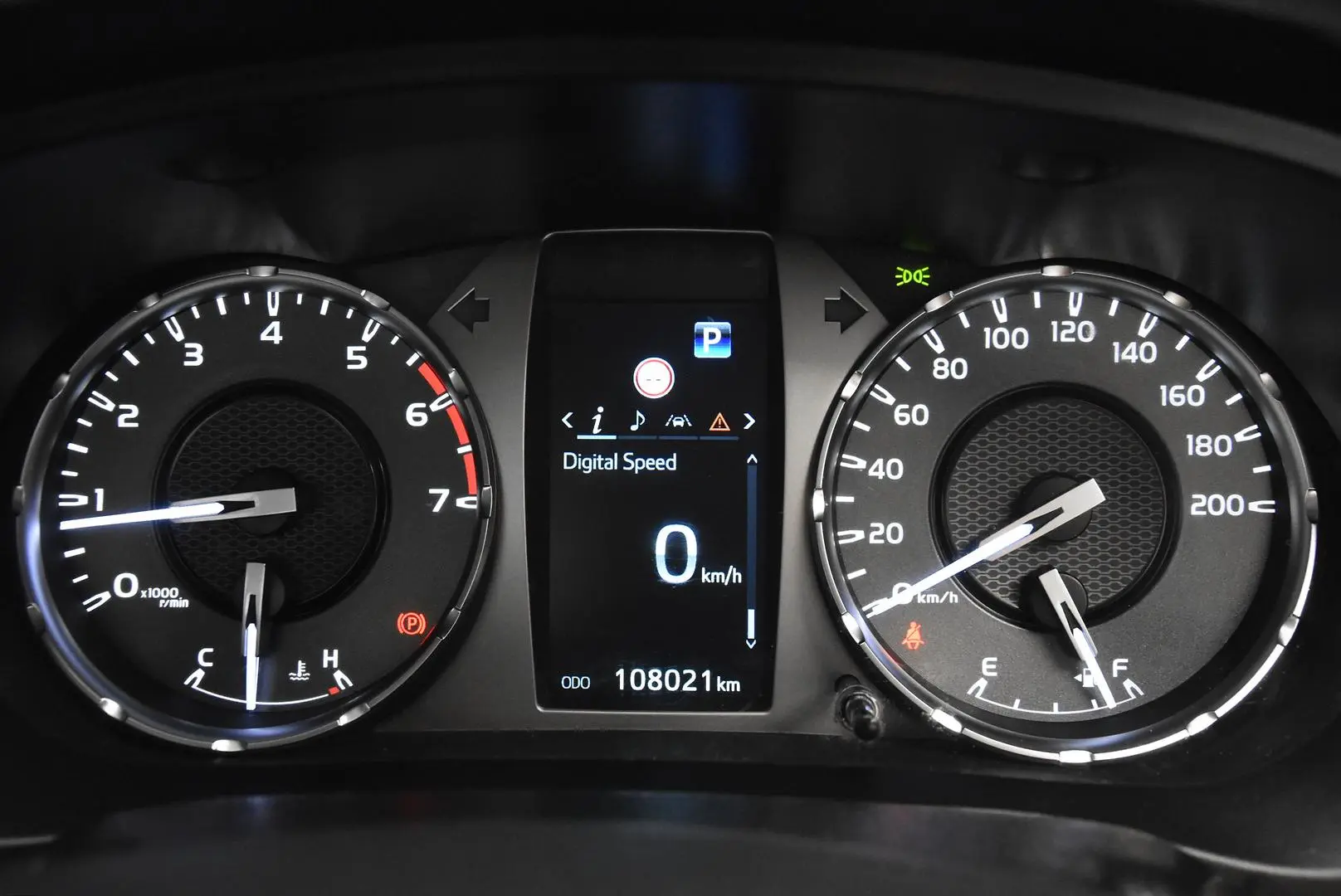 2021 Toyota Hilux Gallery Image 9