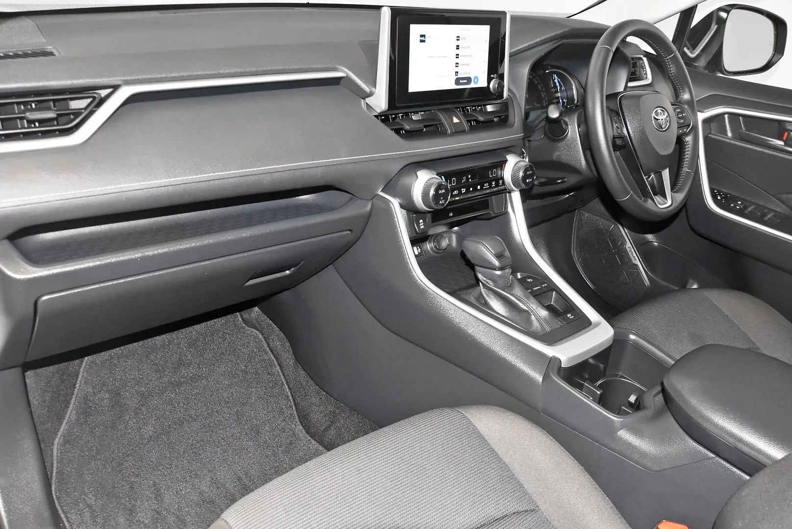 2025 Toyota RAV4 Gallery Image 17