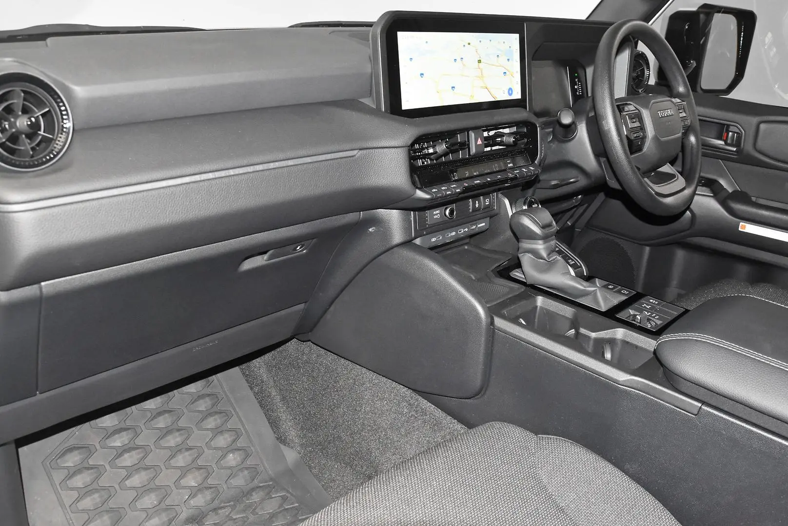 2025 Toyota Landcruiser Prado Gallery Image 17