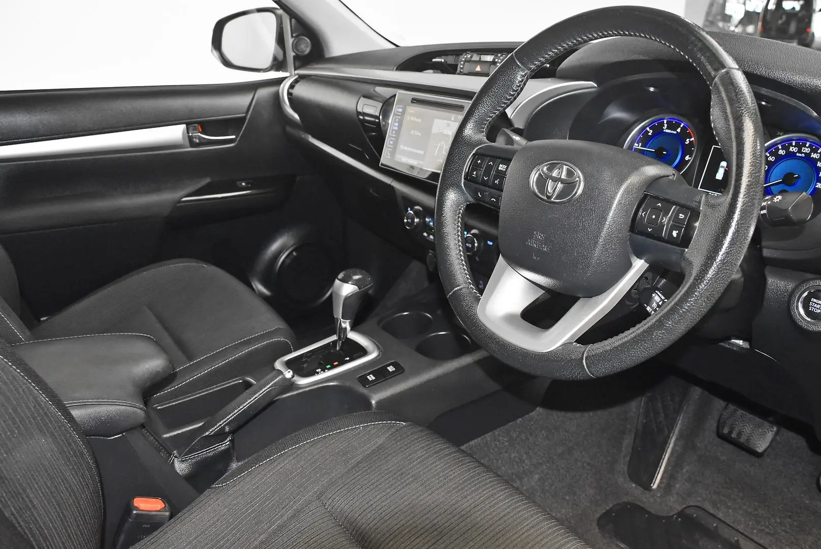 2019 Toyota Hilux Gallery Image 8
