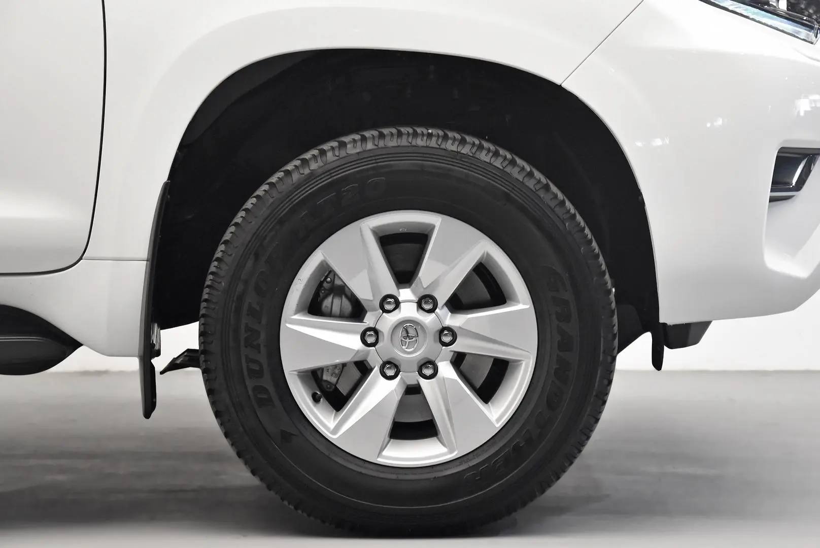 2022 Toyota Landcruiser Prado Gallery Image 22