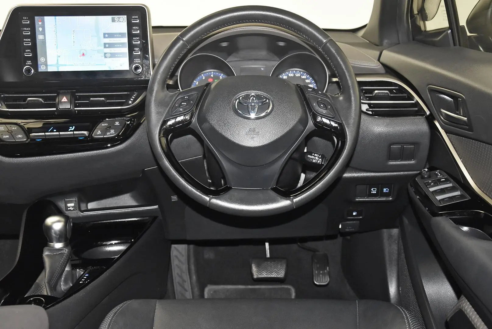 2022 Toyota C-HR Gallery Image 15