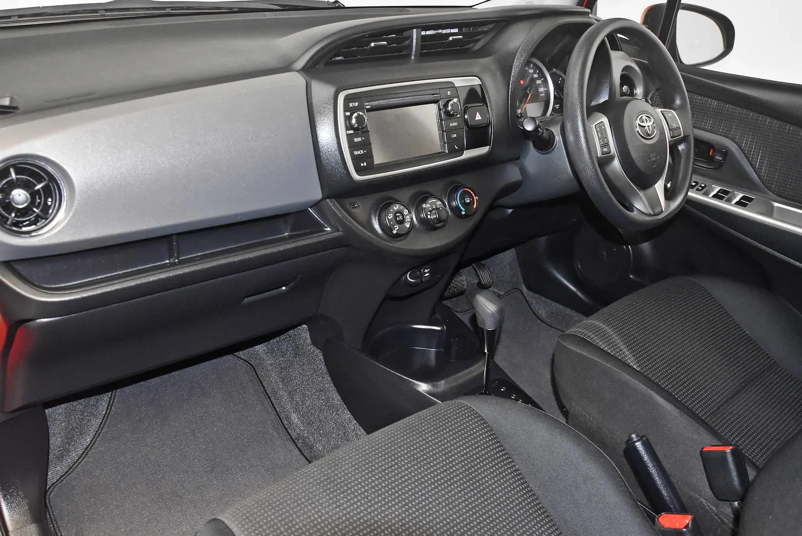 2016 Toyota Yaris Gallery Image 16