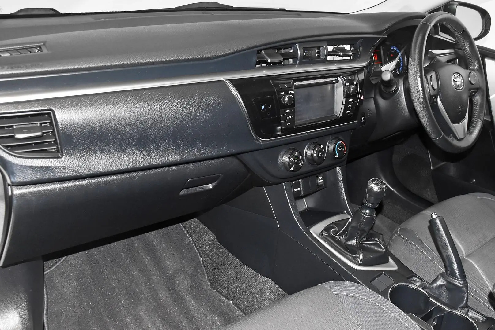 2015 Toyota Corolla Gallery Image 16