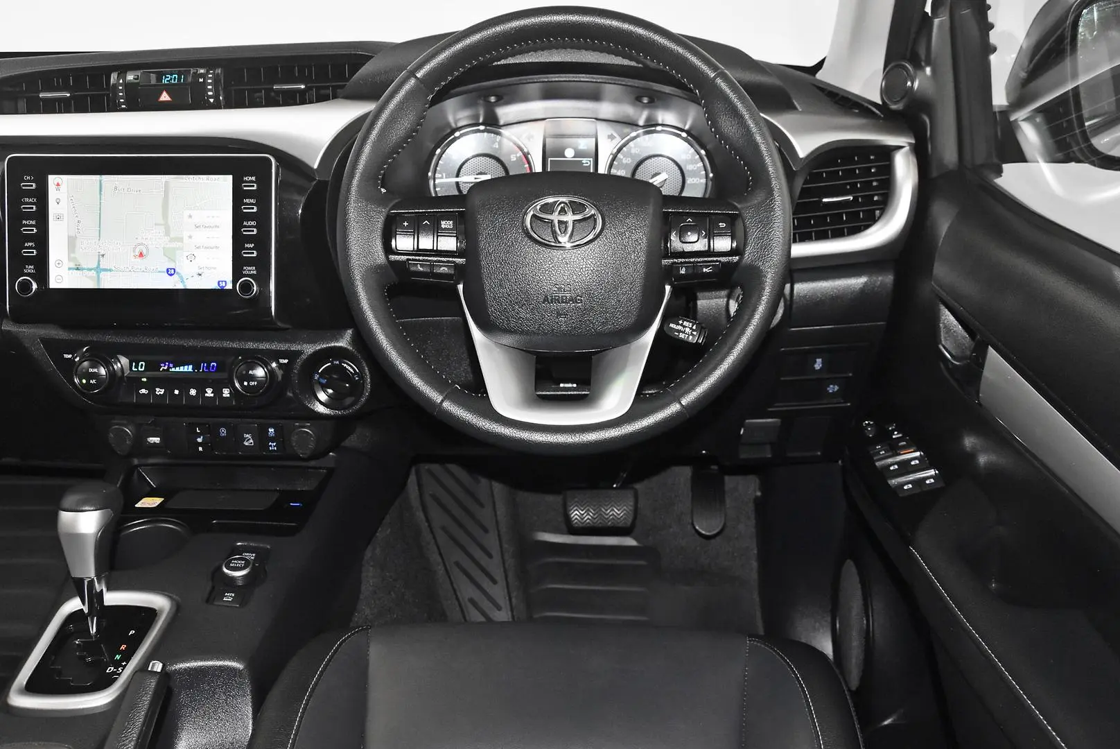 2025 Toyota Hilux Gallery Image 14