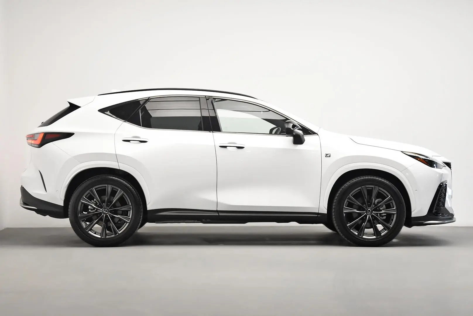 2024 Lexus NX Gallery Image 3