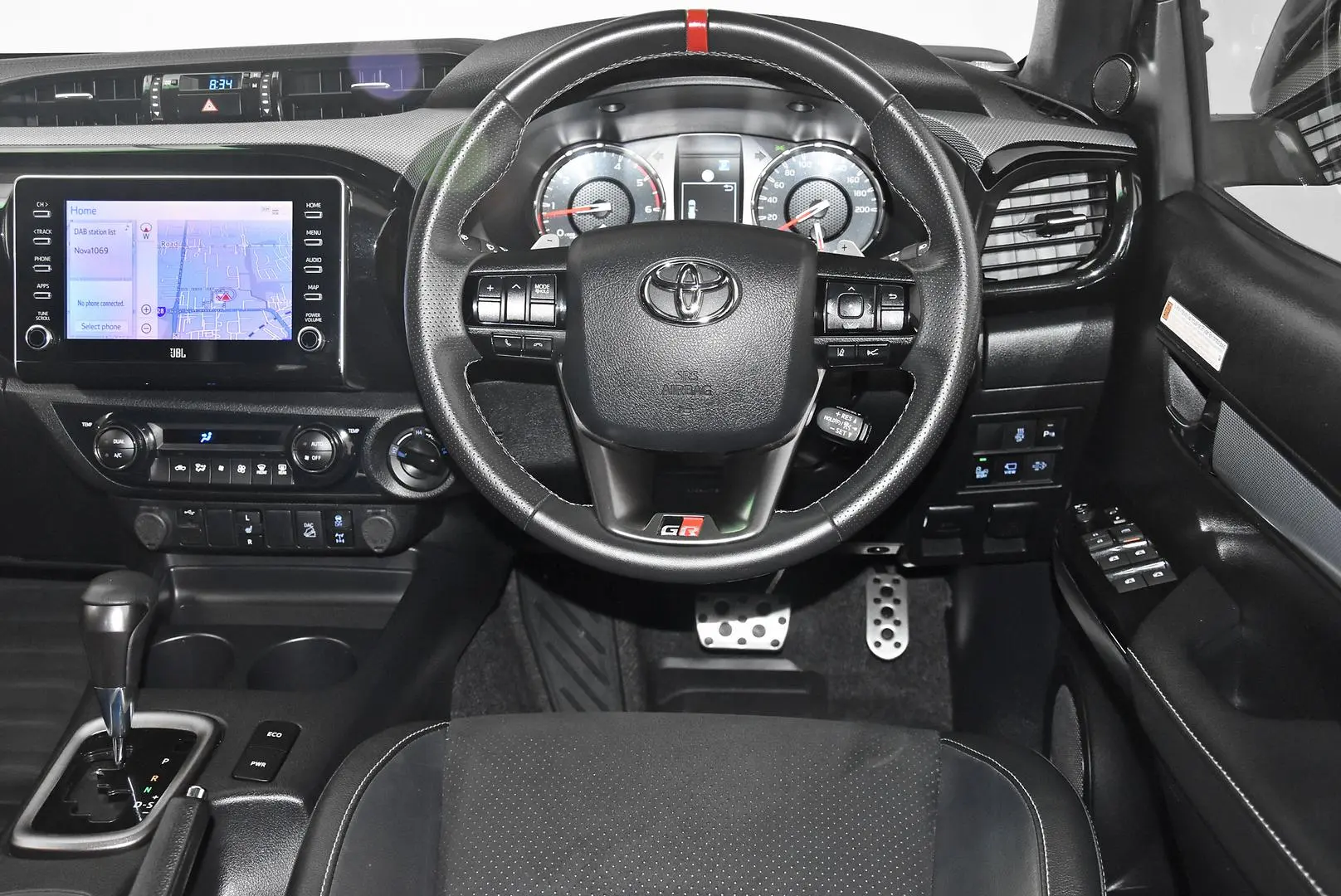 2023 Toyota Hilux Gallery Image 14