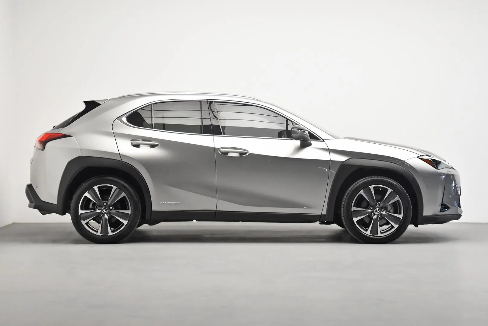 2019 Lexus UX Gallery Image 3