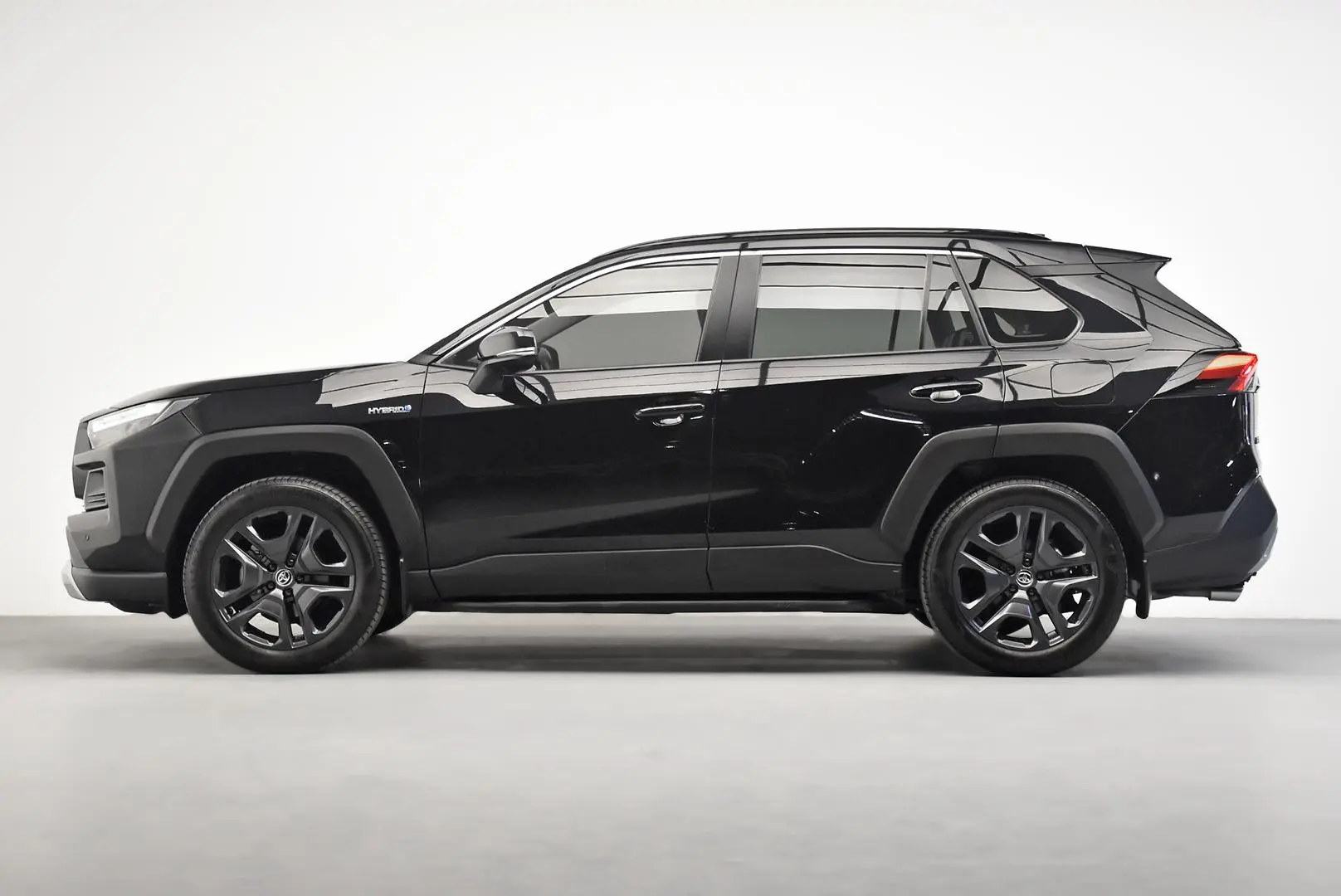2021 Toyota RAV4 Gallery Image 4