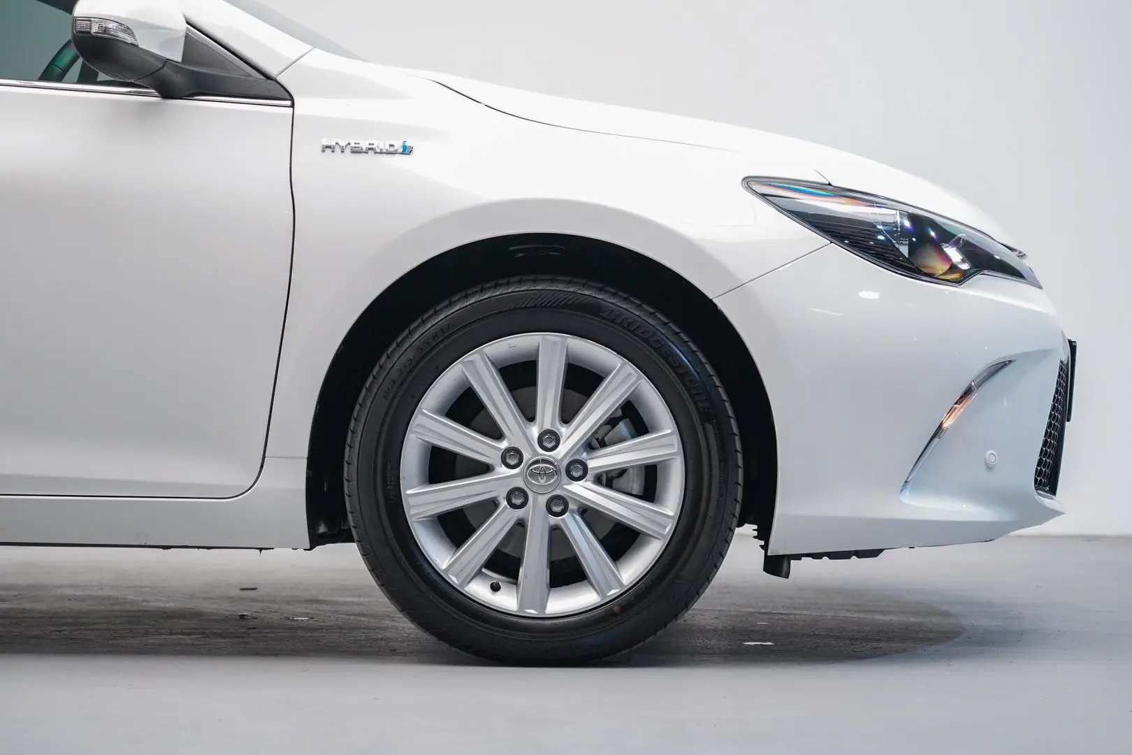 2017 Toyota Camry Gallery Image 5