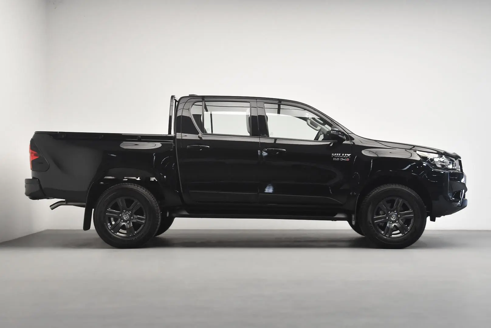 2025 Toyota Hilux Gallery Image 3