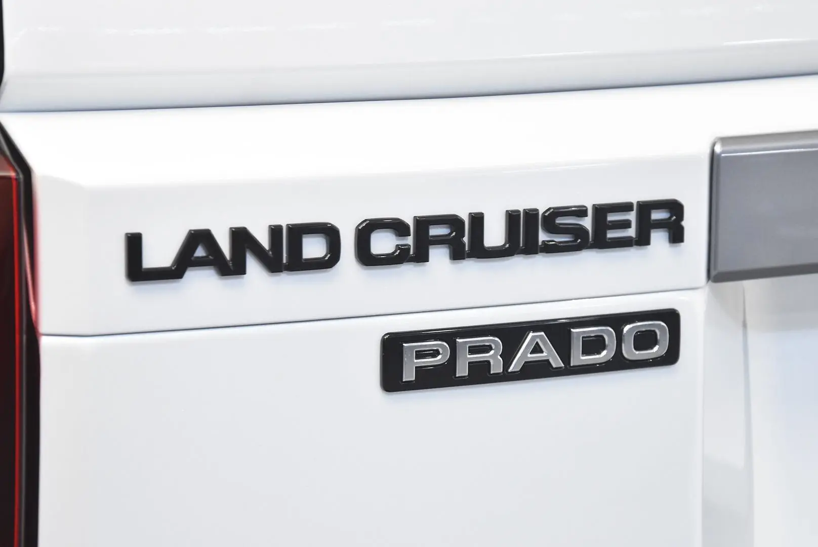 2025 Toyota Landcruiser Prado Gallery Image 7
