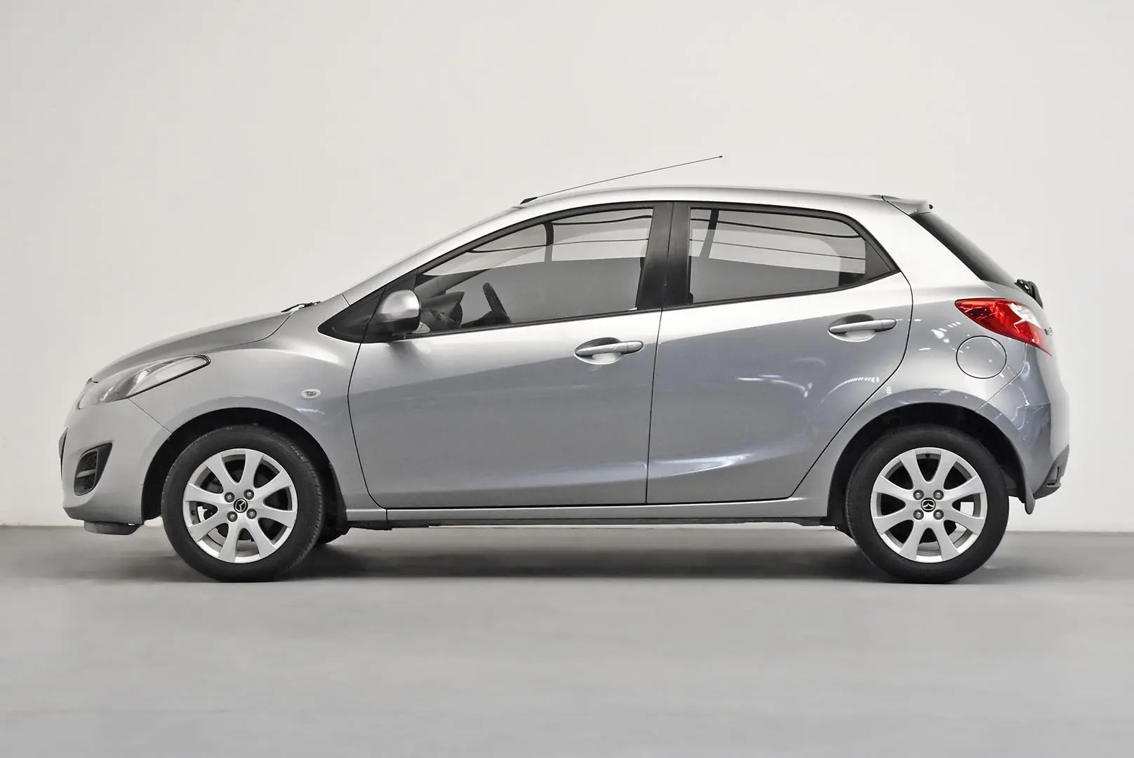 2014 Mazda 2 Gallery Image 4