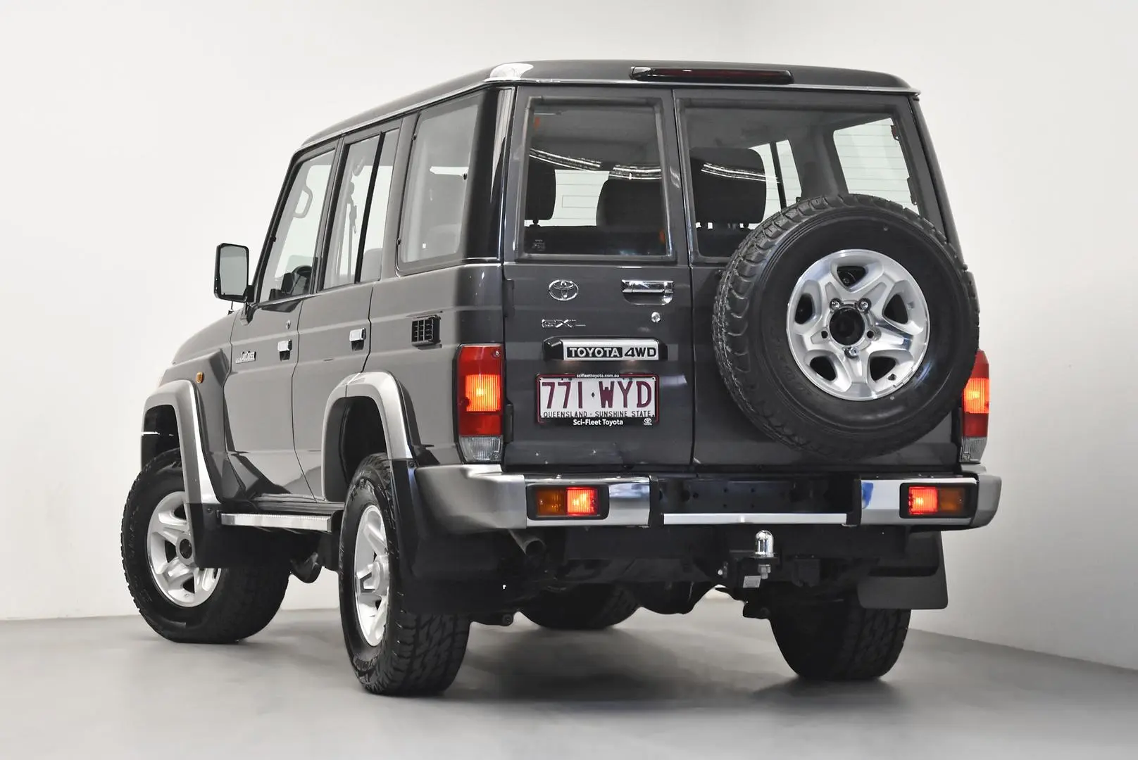 2016 Toyota Landcruiser Gallery Image 5