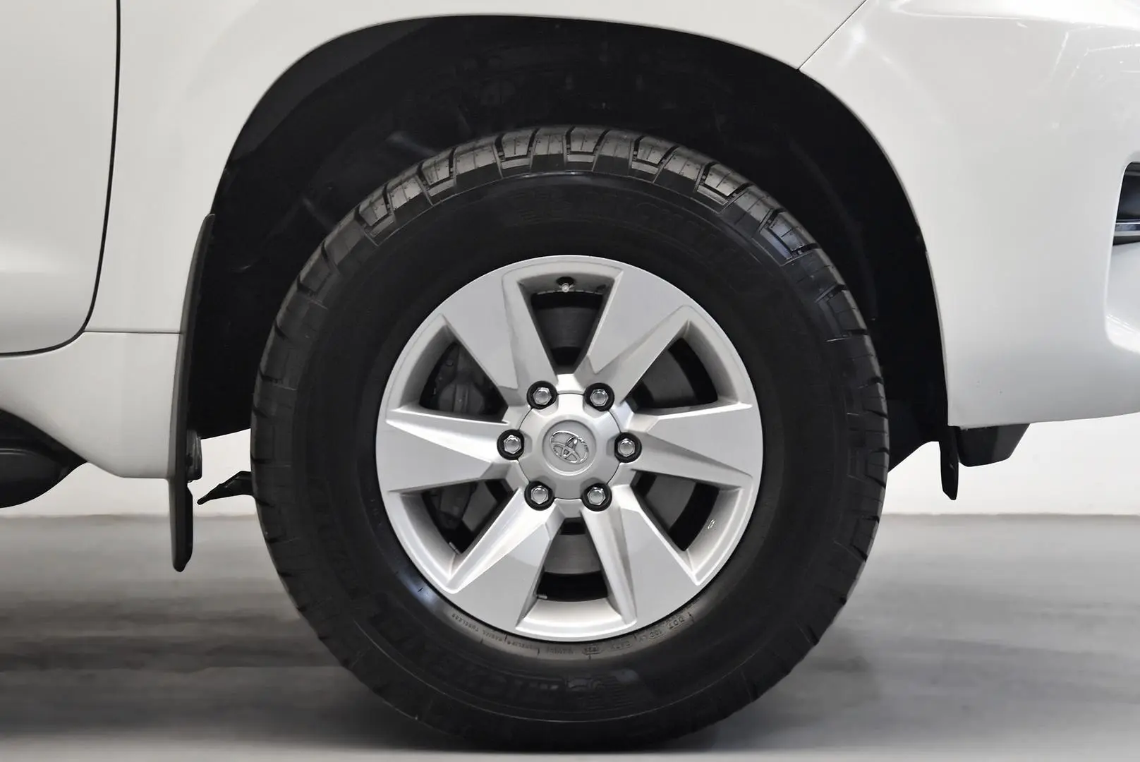 2022 Toyota Landcruiser Prado Gallery Image 22