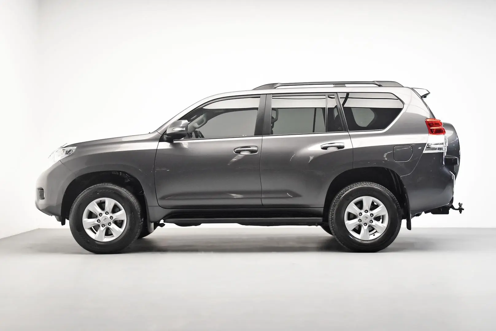 2013 Toyota Landcruiser Prado Gallery Image 4