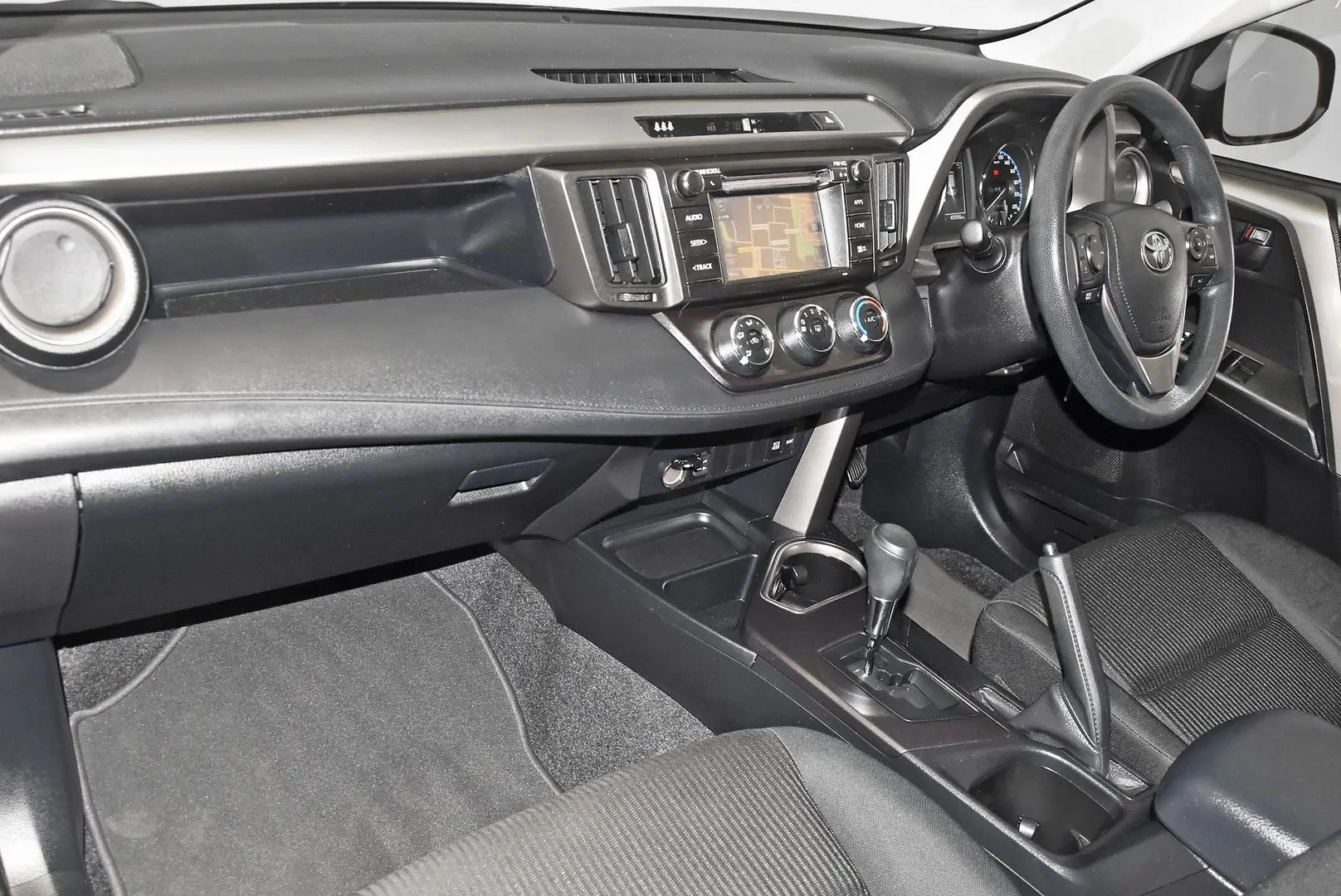 2018 Toyota RAV4 Gallery Image 16