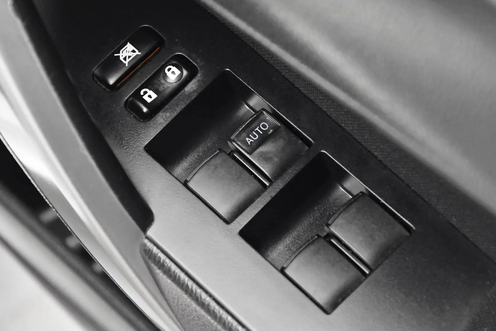 2015 Toyota Corolla Gallery Image 9