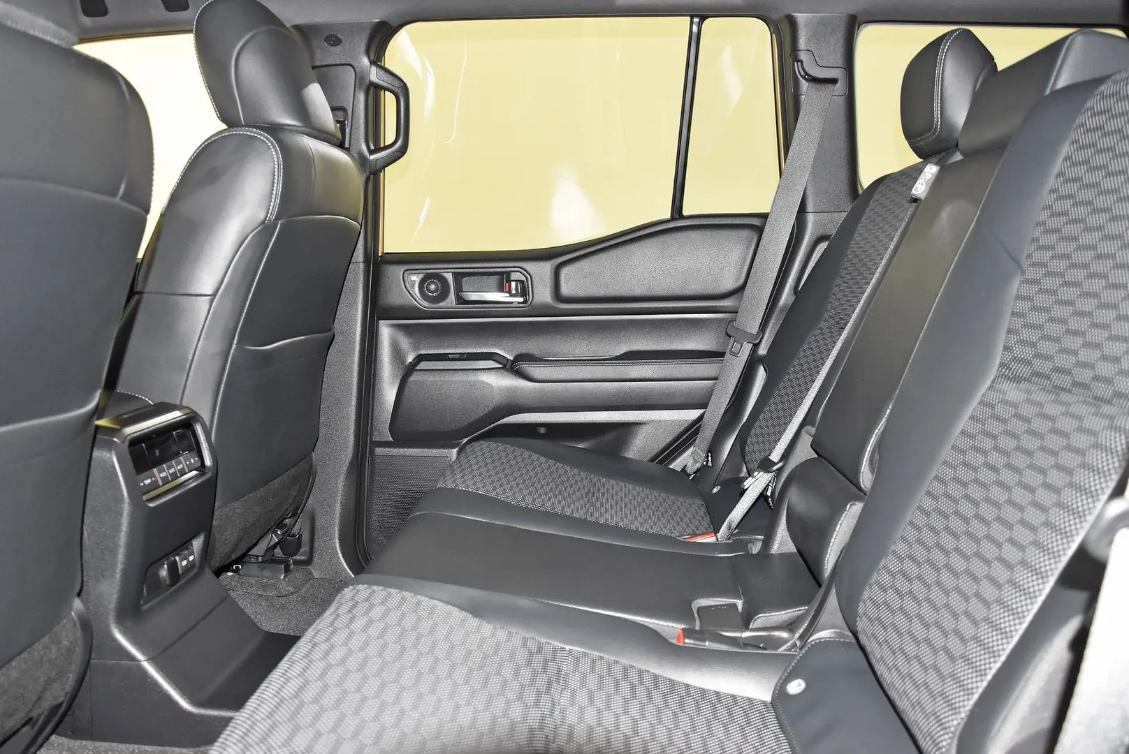 2024 Toyota Landcruiser Prado Gallery Image 19