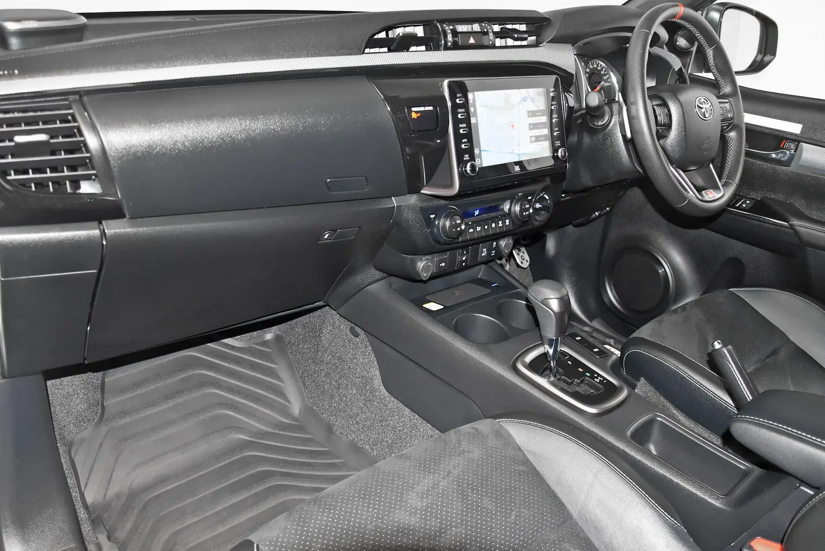 2025 Toyota Hilux Gallery Image 16