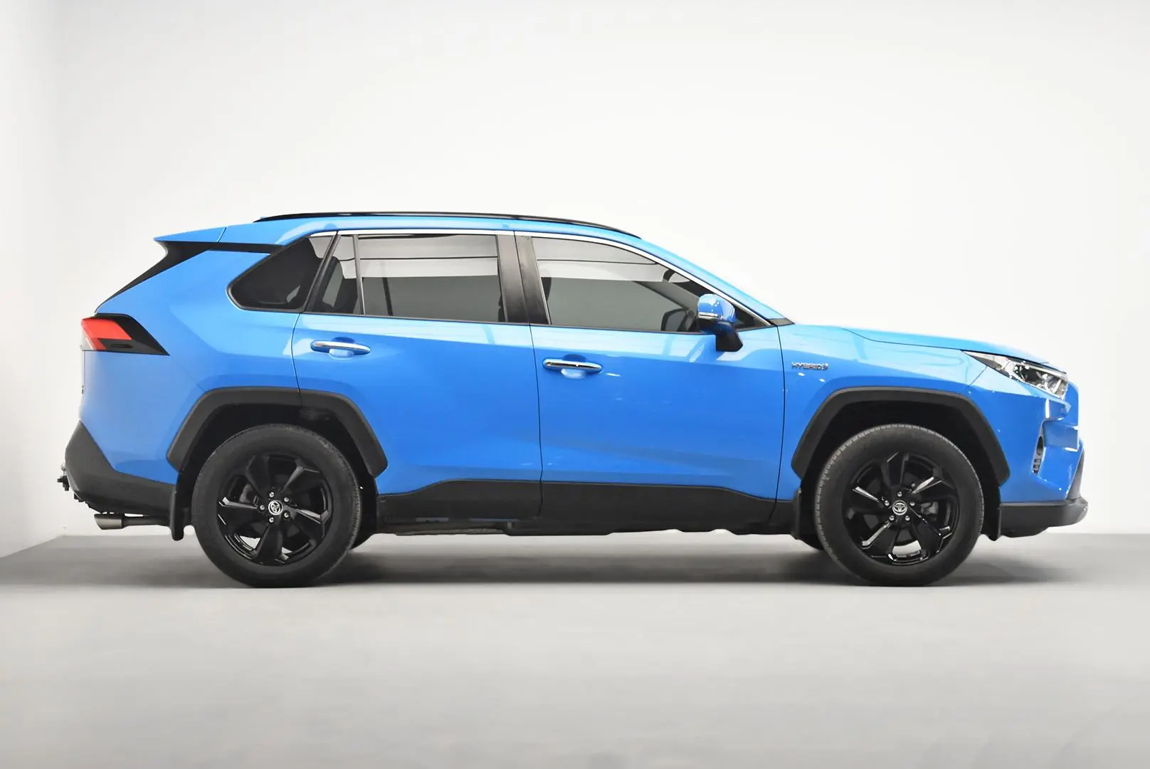 2020 Toyota RAV4 Gallery Image 3